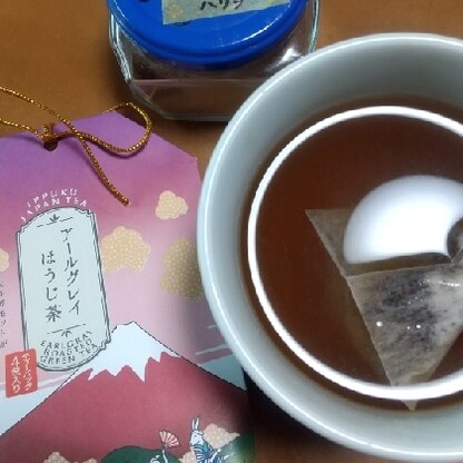 頂き物のほうじ茶を開封するきっかけになり感謝致します＼(^^)／作りながら投稿させて頂いてます。飲むのが楽しみ♡又、レポさせてくださいませ。